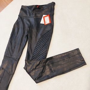 SPANX Motto Legging (Brand New w tags) in Gunmetal